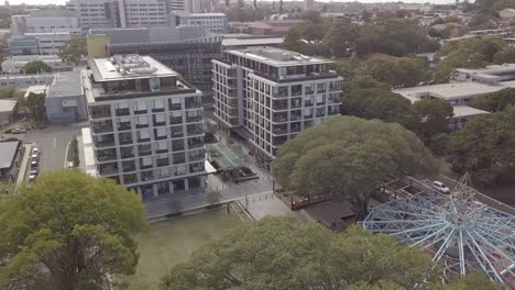 suburbios del este de sydney con un parque infantil