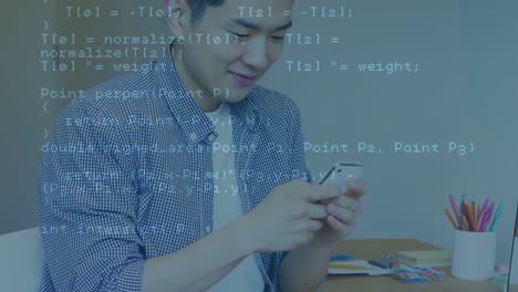 animación del procesamiento de datos sobre empresario asiático usando teléfono inteligente.