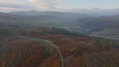 Otoño-De-Las-Colinas-De-Zagorze-Slaskie-En-Polonia