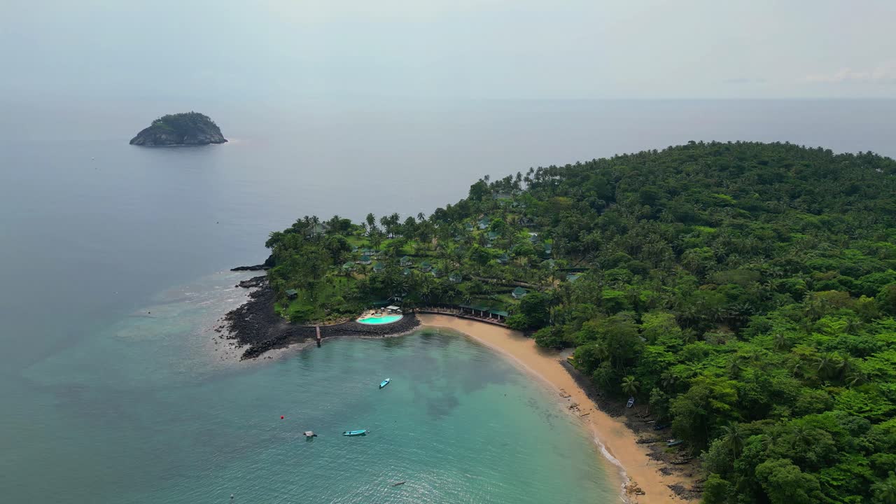 Veduta aerea dalla spiaggia di Santana, a São Tomé e Príncipe, Africa