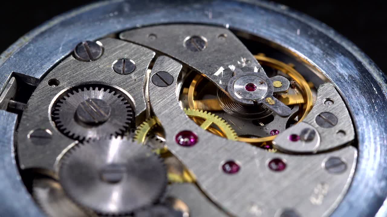 Working mechanism of a pocket watch