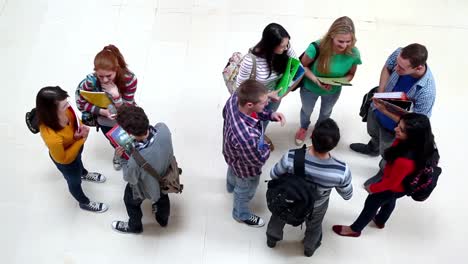 Group-of-students-chatting-in-the-hallway