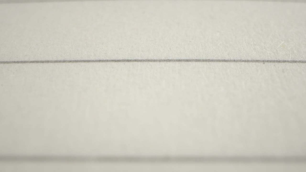 노트북 종이에 있는 선의 매크로 세부 사항