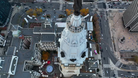 Top-down-tilt-in-American-urban-city