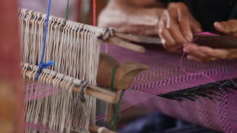 Fabricación-De-Esteras-De-Papiro-En-La-Provincia-De-Udonthani,-Tailandia