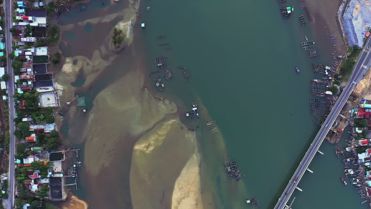 조금의 도시, 조금의 바다