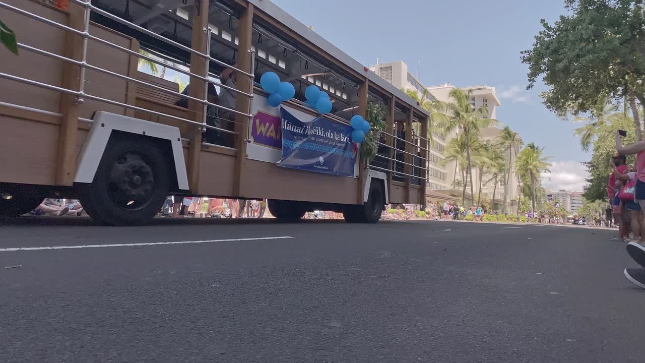 Timelapse of King Kamehameha Parade in Waikiki on a sunny day 4