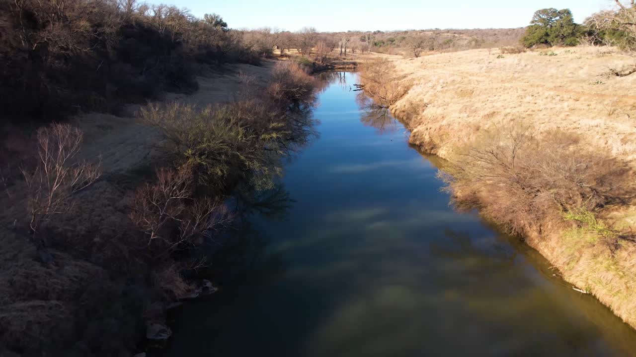 video aereo del rio colorado entre brownwood y richland springs en texas