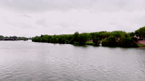 Ruhiger-Fluss-Garonne-Fließt-Durch-Toulouse,-Frankreich---Luftüberflug