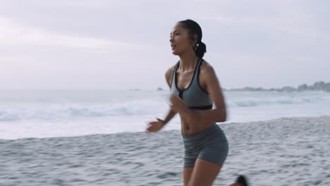 Fitness,-Motivación-O-Mujer-Negra-Corriendo