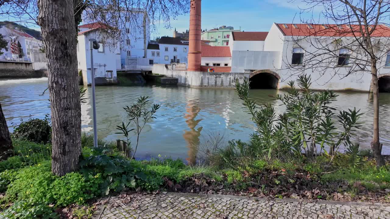 Oeverwal van de Nabao-rivier, Industrieel herkenningspunt, Gebouwen aan de waterkant van de stad