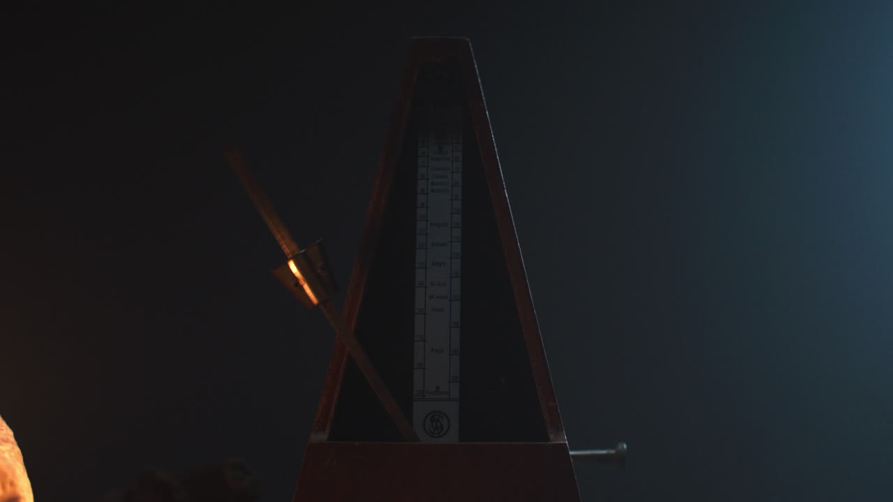 Metronome set the rythm in the dark, old room
