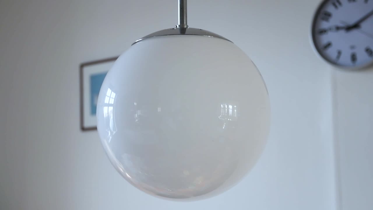 campana de lámpara redonda en la cocina