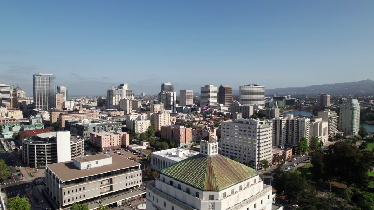 Oakland, California skyline with US Flag, 4K