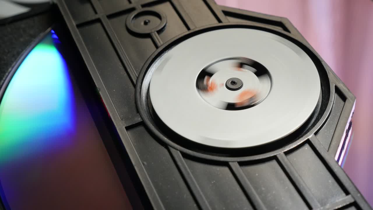 entrar en el mecanismo del disco compacto y comenzar la secuencia de lectura 4k