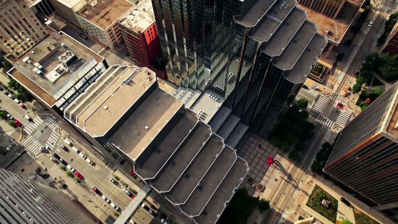 Vista Aérea do Horizonte da Cidade com Edifícios Modernos e Históricos