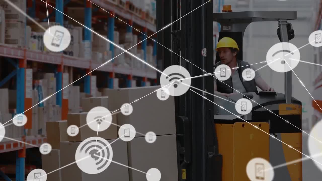 animación de la red de conexiones con iconos sobre el hombre que trabaja en el almacén