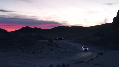 Audi-Fährt-Durch-Trona-Pinnacles