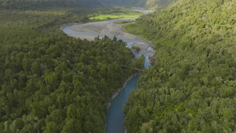 Hokitika-Schlucht-Lebendiger-Blauer-Fluss-In-Grüner-Waldlandschaft,-Antenne