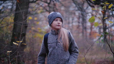 A-Little-Girl-Walks-Through-The-Woods-At-Dusk-A-Niño-Lost-In-The-Woods