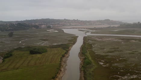 Paisaje-Panorámico-Abierto-Aéreo-A-Través-Del-Pantano.