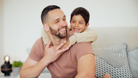feliz, cara y padre con un niño abrazando