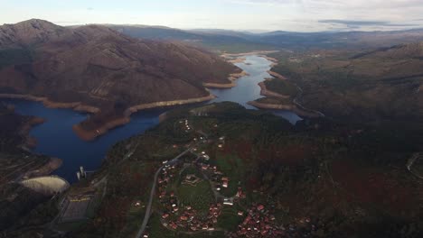 Volando-Sobre-Lindoso-En-Portugal