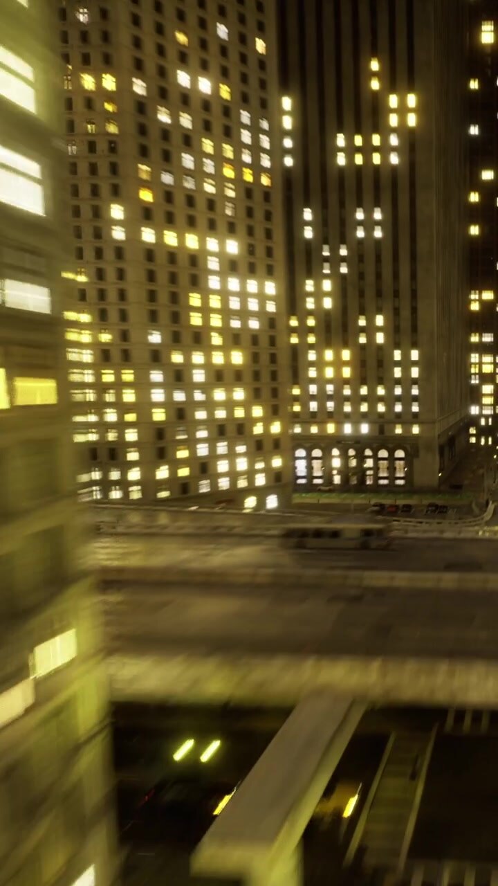 Luzes da cidade criam um desfoque em ambiente urbano à noite, vistas de um ponto elevado