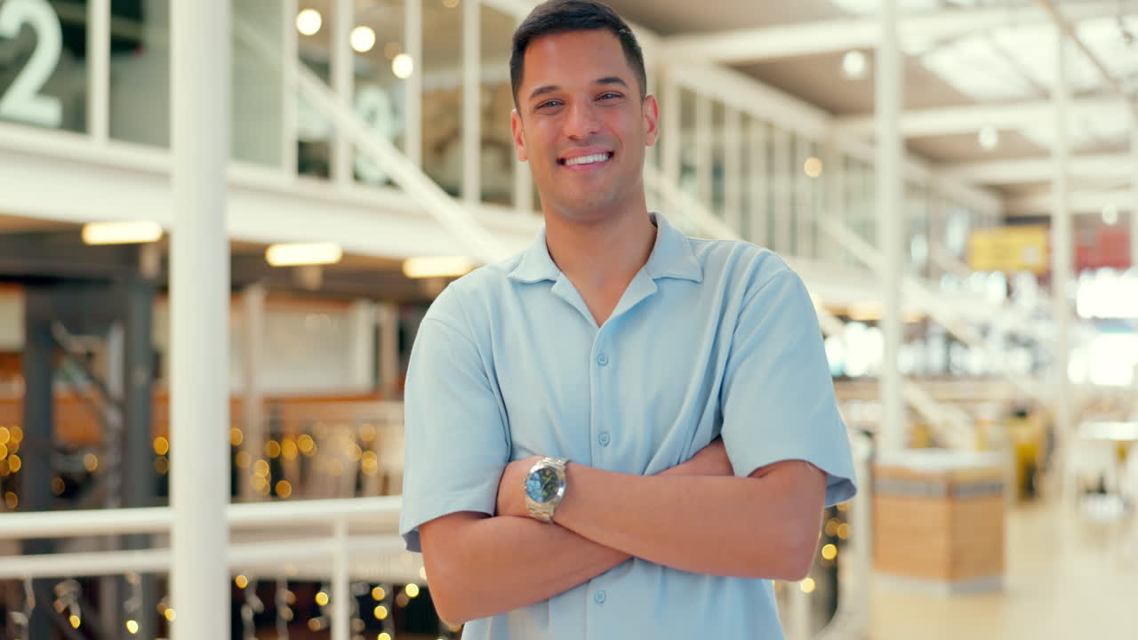 hombre de negocios, brazos cruzados.