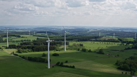 Vuelo-De-Drones-Sobre-Una-Planta-De-Energía-Eólica-En-Alemania