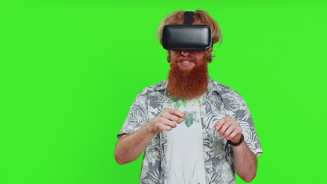Aufgeregter-Mann-Mit-VR-Headset-Helm,-Der-Sich-Ein-3D-Video-Der-Virtuellen-Realität-Ansieht-Und-Ein-Simulations-Onlinespiel-Spielt
