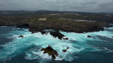 Massive-Ocean-Waves-Breaking-On-The-Shore-Line,-Stormy-Weather