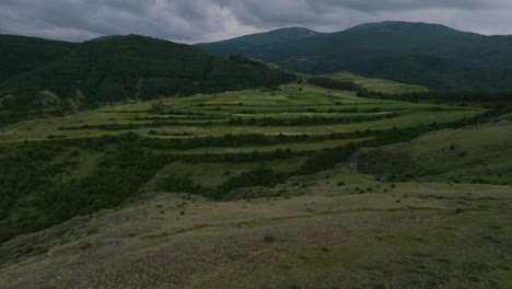 Colinas-Y-Campos-De-Terrazas-Sobre-Tierras-Altas-En-La-Región-De-Samtskhe-javakheti-De-Georgia