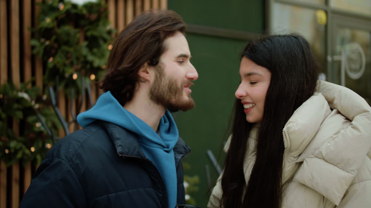 hombre esperando a su novia