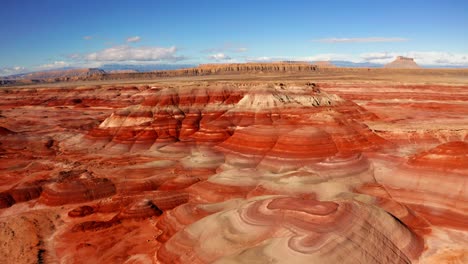 Drohnenaufnahme-Der-Bentonithügel-In-Utah