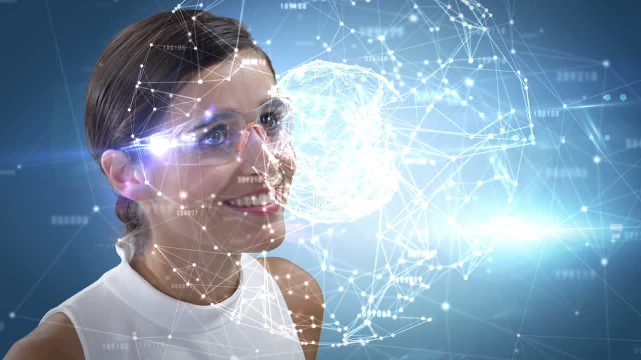 mujer sonriente usando gafas futuristas