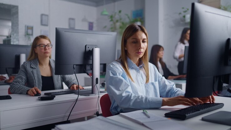 Vrouwen in een computerles