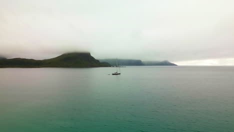 Backdrop-of-mist-covered-mountains