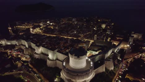 fortificaciones históricas de la muralla de piedra del casco antiguo de dubrovnik, croacia