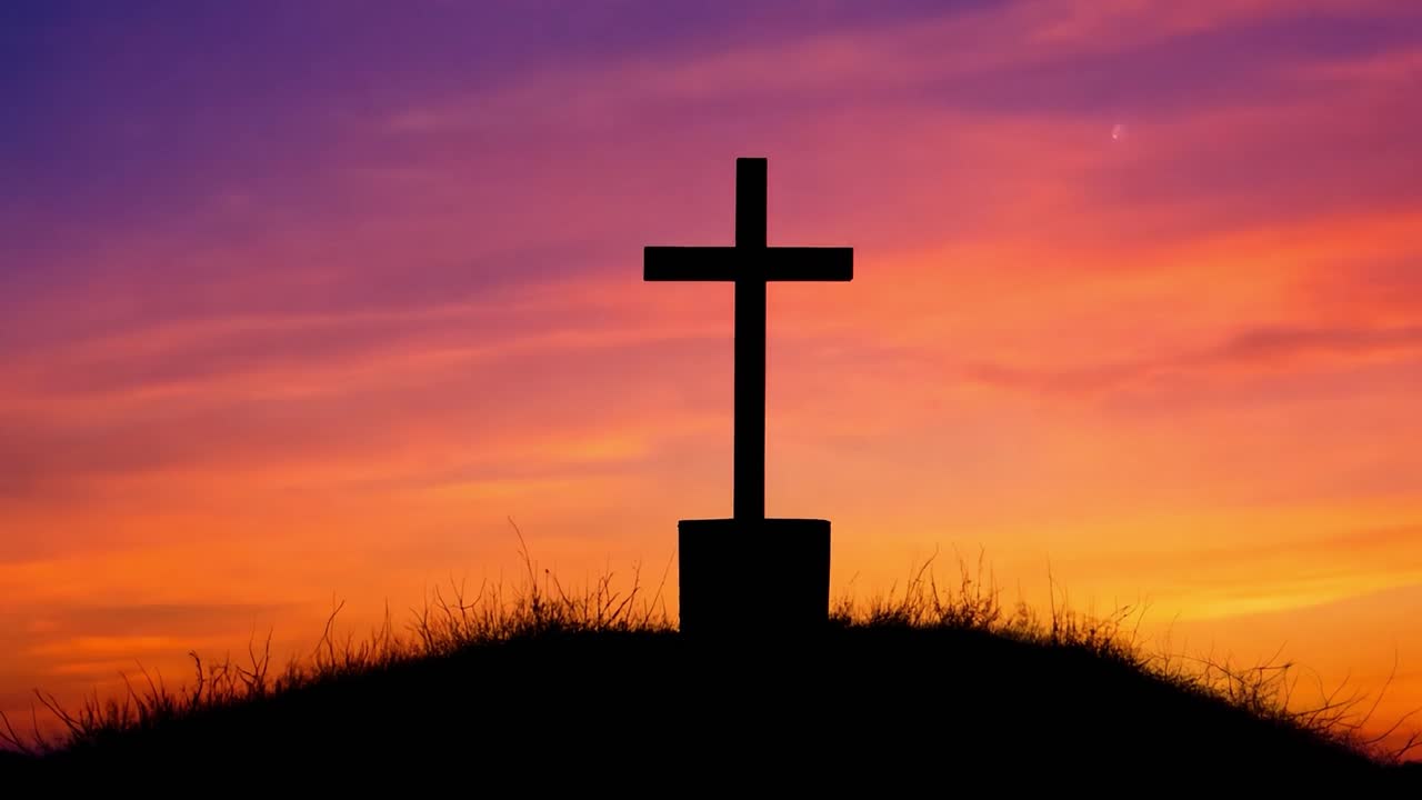 일몰 에 있는 십자가 의 실루