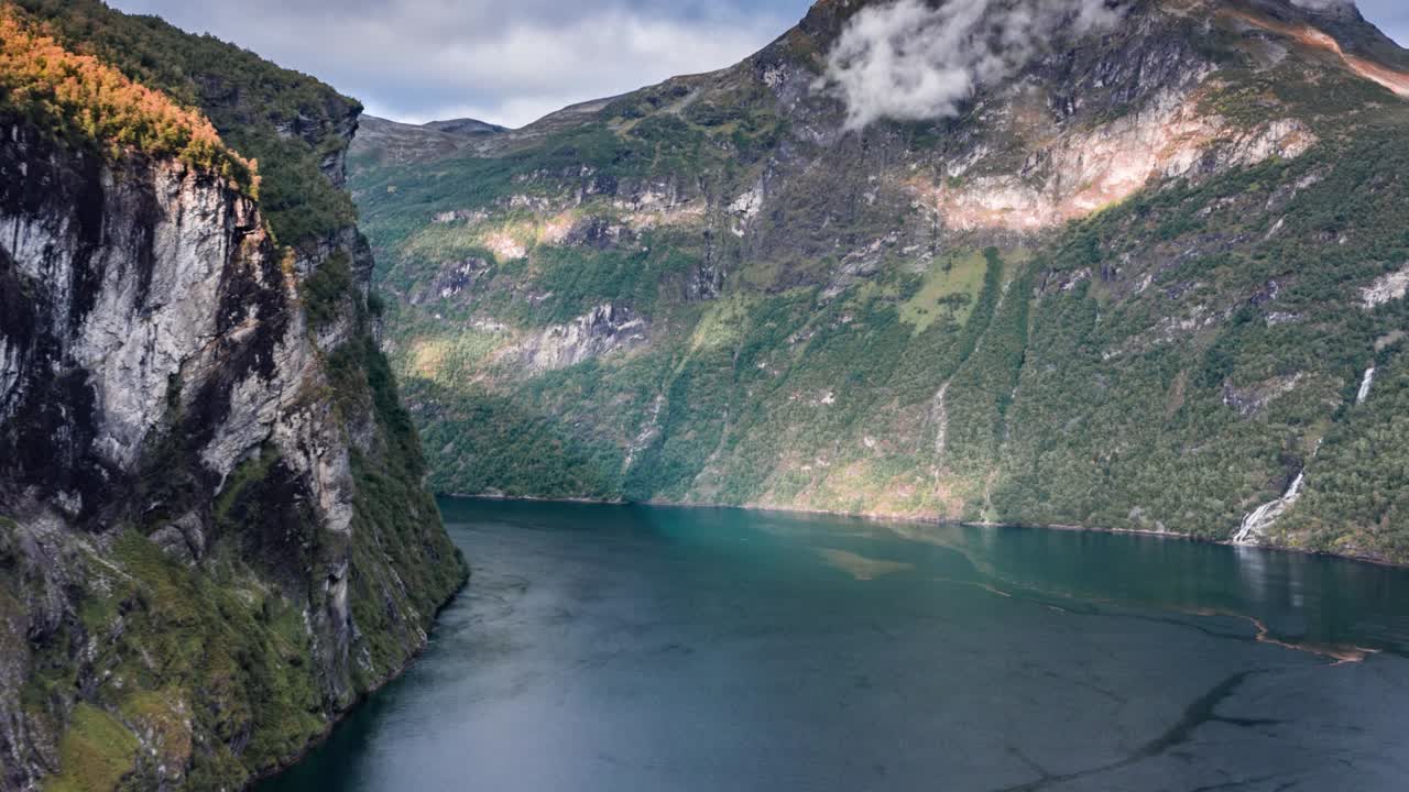 vista aérea del magnífico fiordo de geiranger
