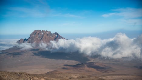 Cinemagraph-De-Nubes-Moviéndose-Alrededor-De-La-Cima-Del-Monte-Kilimanjaro