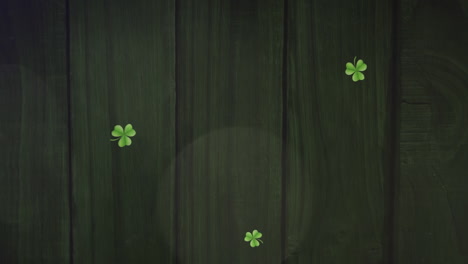 animación de tréboles verdes flotando para el día de san patricio