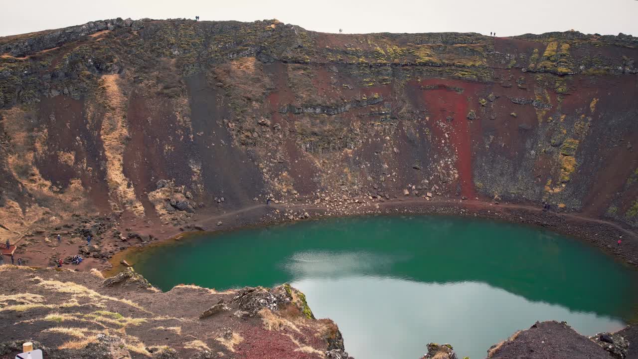 아이슬란드의 분화구 호수