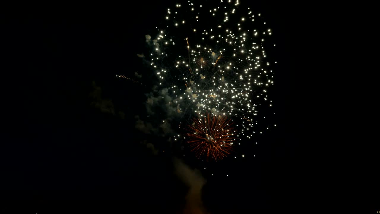 Bellissimo fuoco d'artificio colorato. Celebrazione.