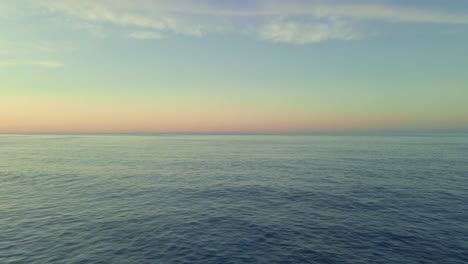 Cinemagraph-Schleife-Des-Dramatischen-Sonnenaufgangs-Am-Horizont-über-Dem-Meer