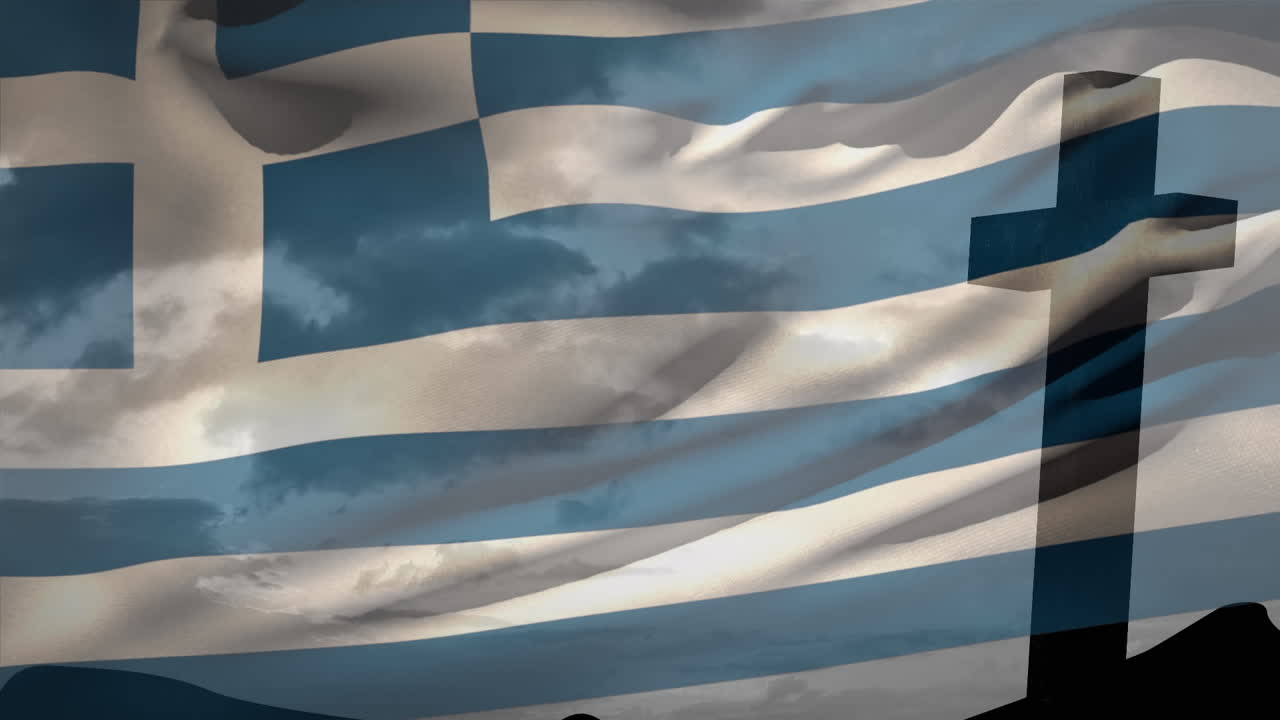 하늘의 구름에 대한 산 위의 십자가의 실루 ⁇ 에 대항하여 그리스  ⁇ 발을 흔드는 애니메이션