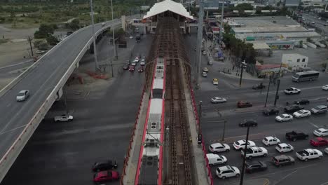 estación de tren comenzando el viaje en el medio