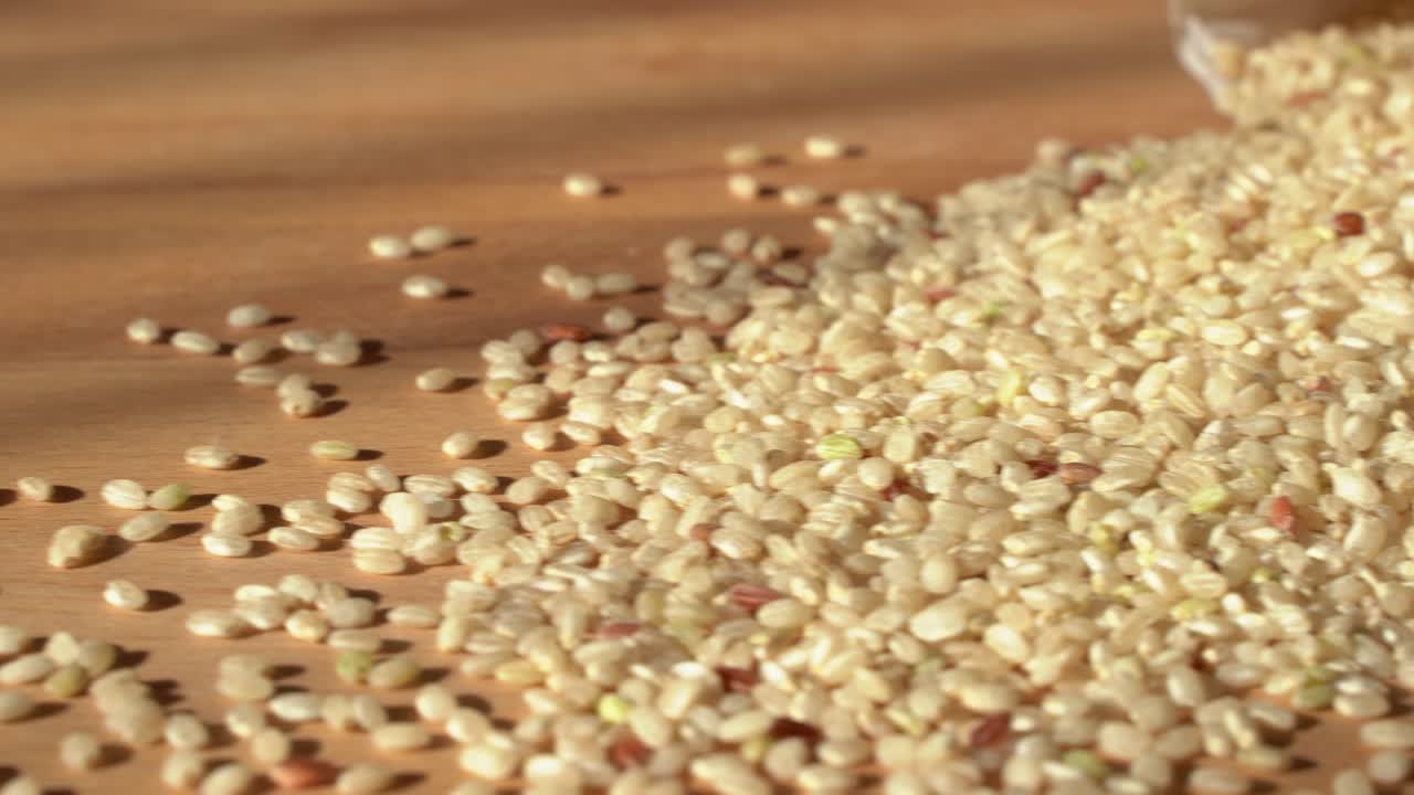 movimiento lento de la plataforma rodante de izquierda a derecha