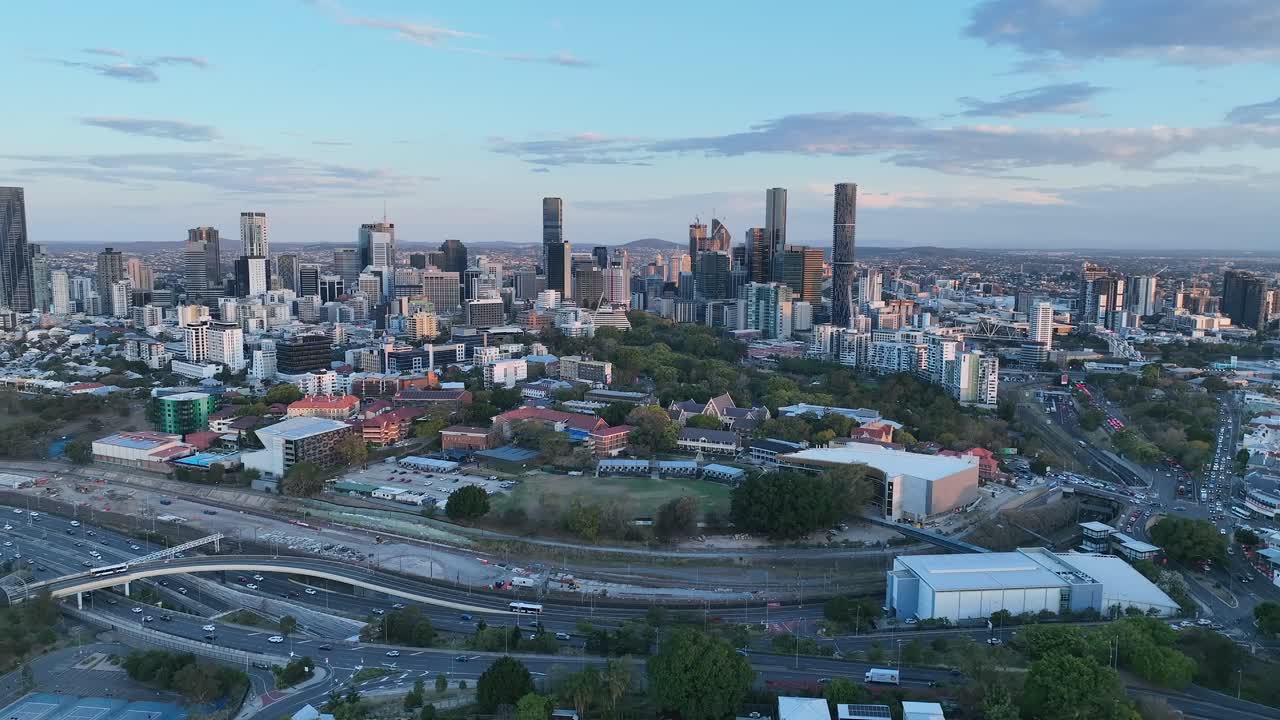 빅토리아 파크  ⁇ 빈 그로브 위에서 브리즈번 시티와 브리즈번 소녀 문법 학교의 촬영